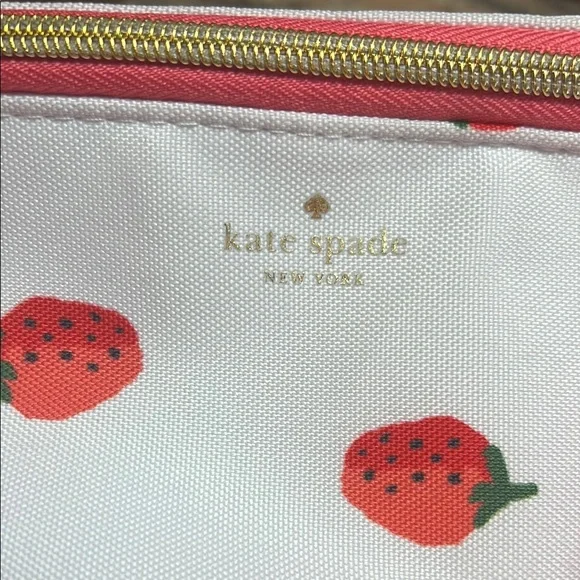 Kate Spade Strawberry Print Cooler Bag  & Reversible Drying Mat - Picture 2 of 8